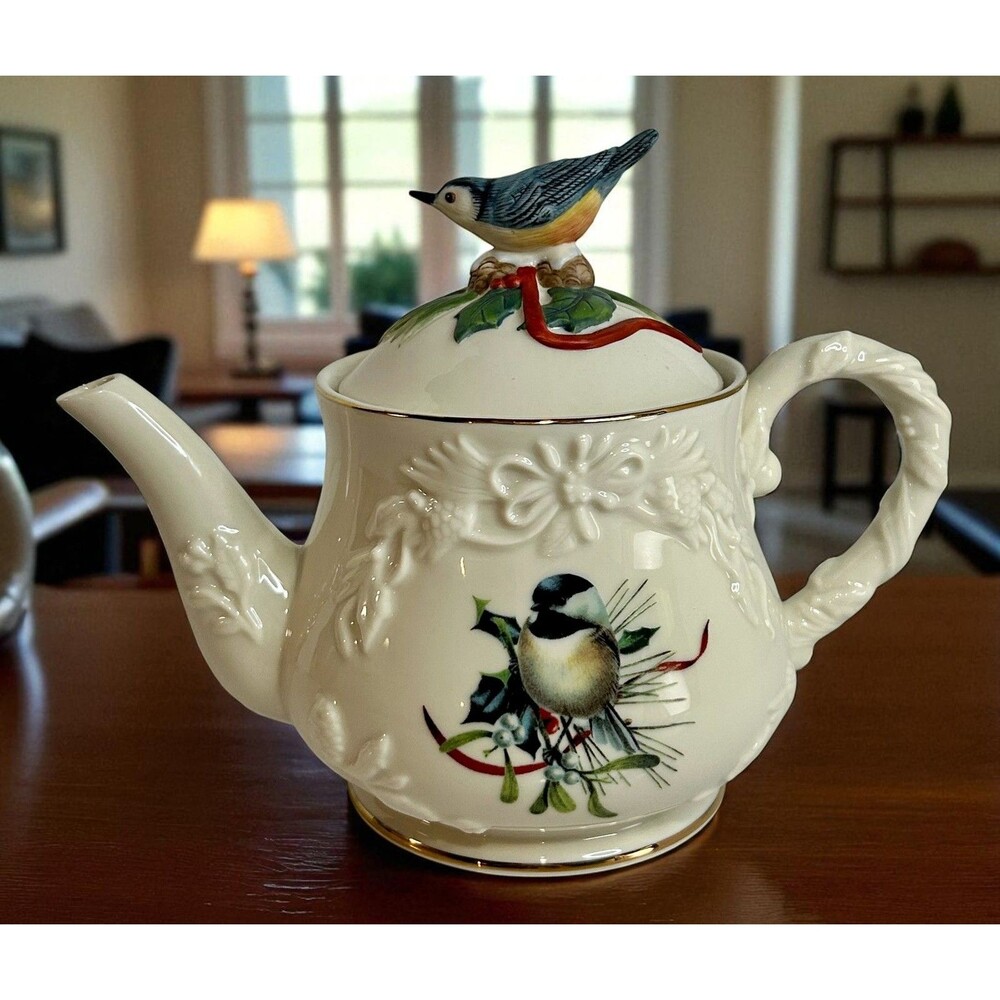Lenox WINTER‎ GREETINGS Teapot with Bluebird Lid Finial 4-Cup Chickadee Bird